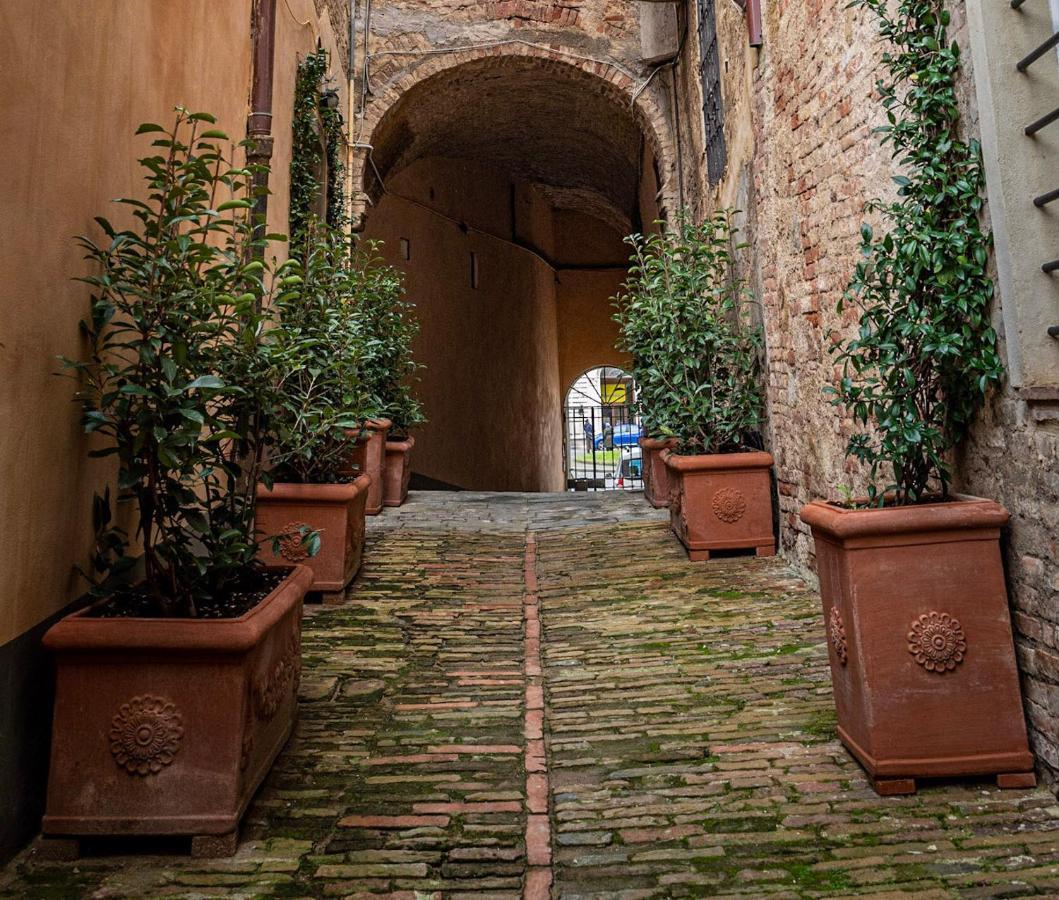 Domus Nannini Spa - L' Arco Di Matteotti เซียนา ภายนอก รูปภาพ