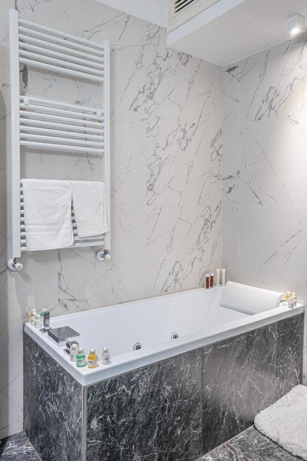 Domus Nannini Spa - L' Arco Di Matteotti เซียนา ภายนอก รูปภาพ